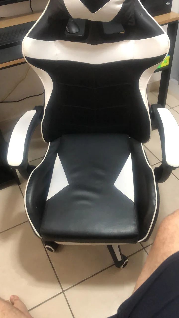 Cadeira gamer semi nova 