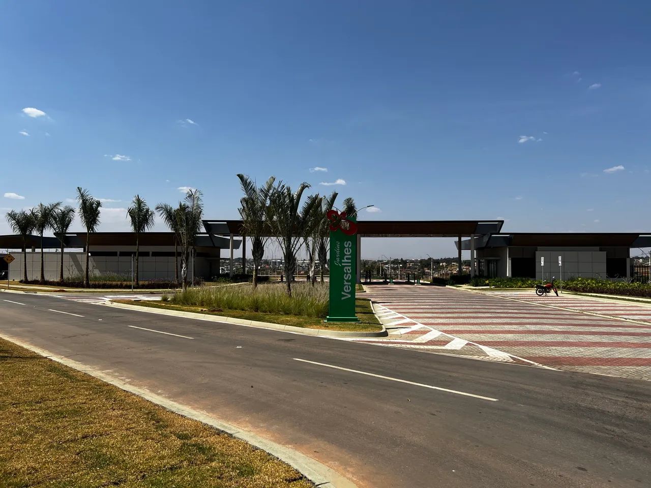 Lote à venda Jardins Versalhes - 215m2