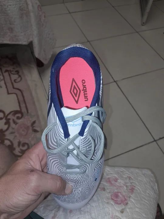 Chuteiras de Futebol Umbro - Tamanho 37- Usadas - Foto 2