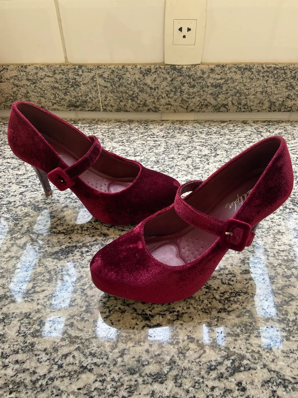 Scarpin de veludo vinho usado número 36