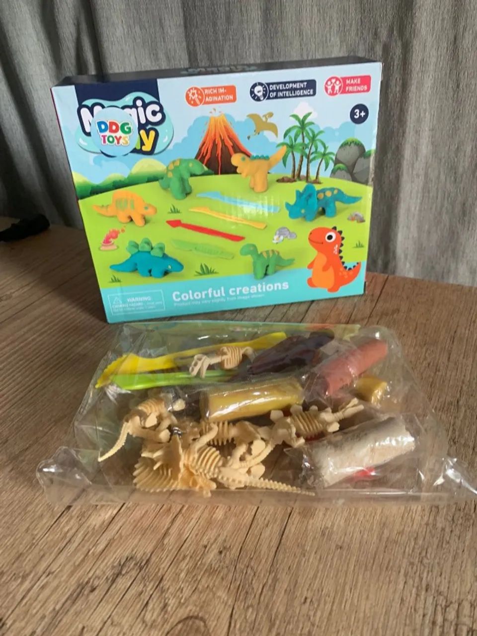 [Novo] Brinquedo Kit de Modelar Com Massinhas, Molde de Dinossauros e espátulas - 16 Peças - Foto 5
