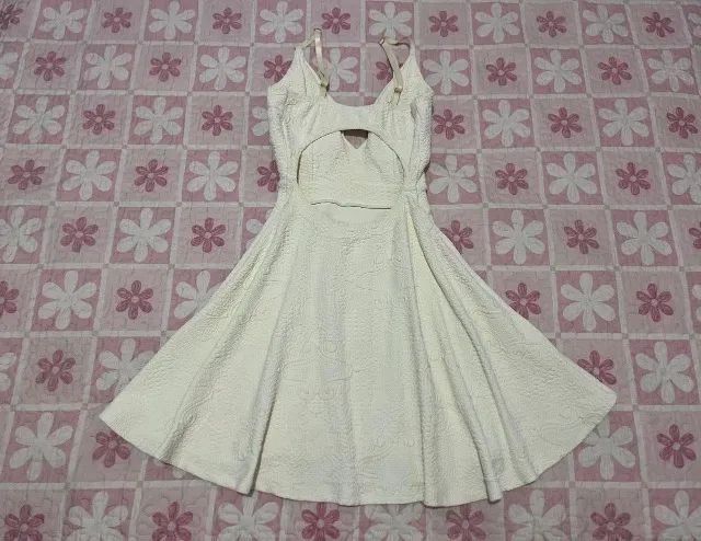 Vestido  decotado off white  - Foto 2