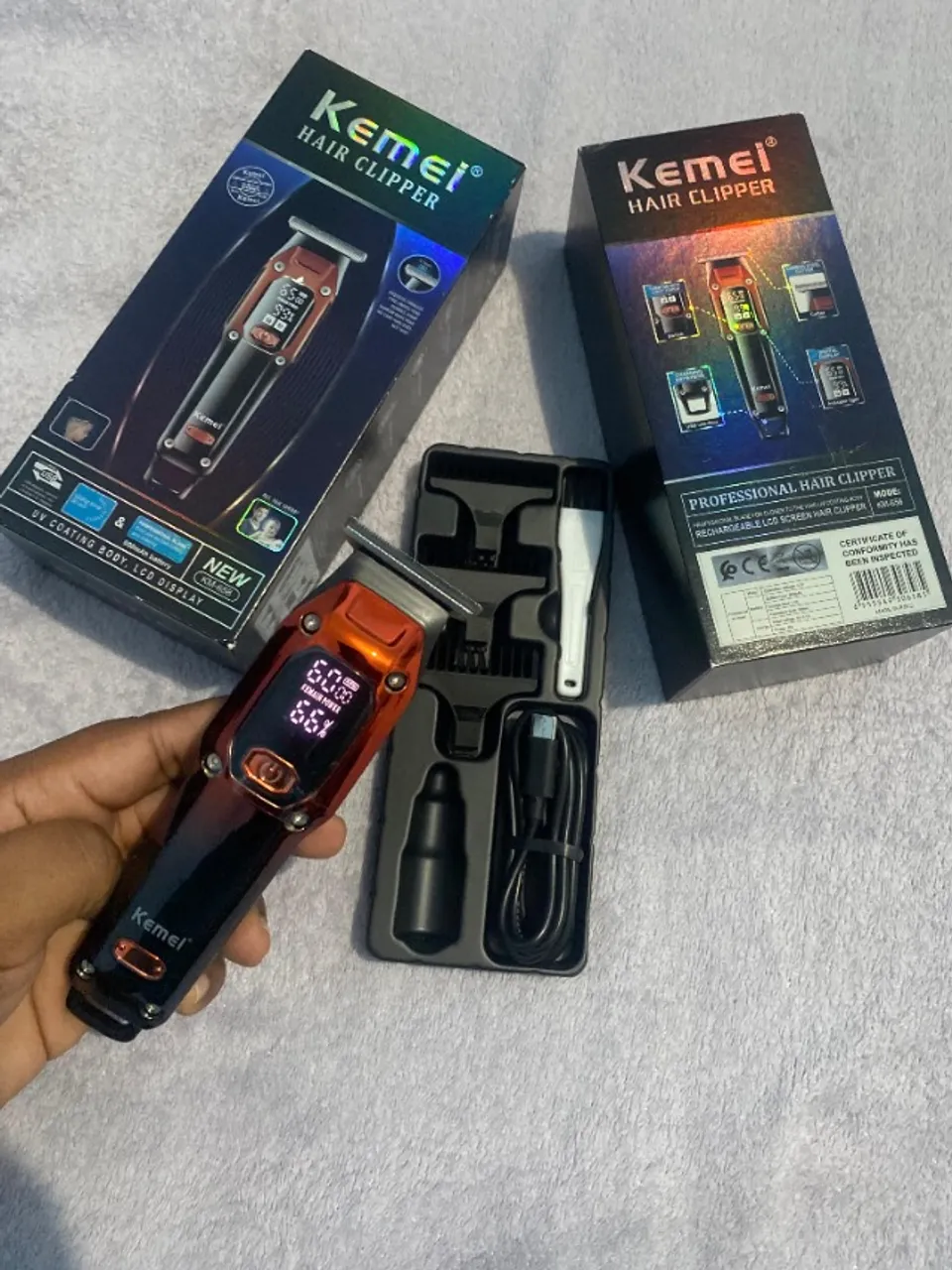 Máquina 3 em 1 Kemei - Para Corte, Barba e Depilação