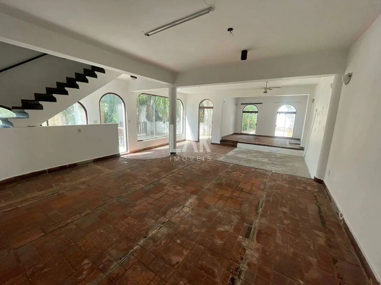 Casa à venda com 5 quartos, 4 banheiros e 6 vagas. - Foto 3