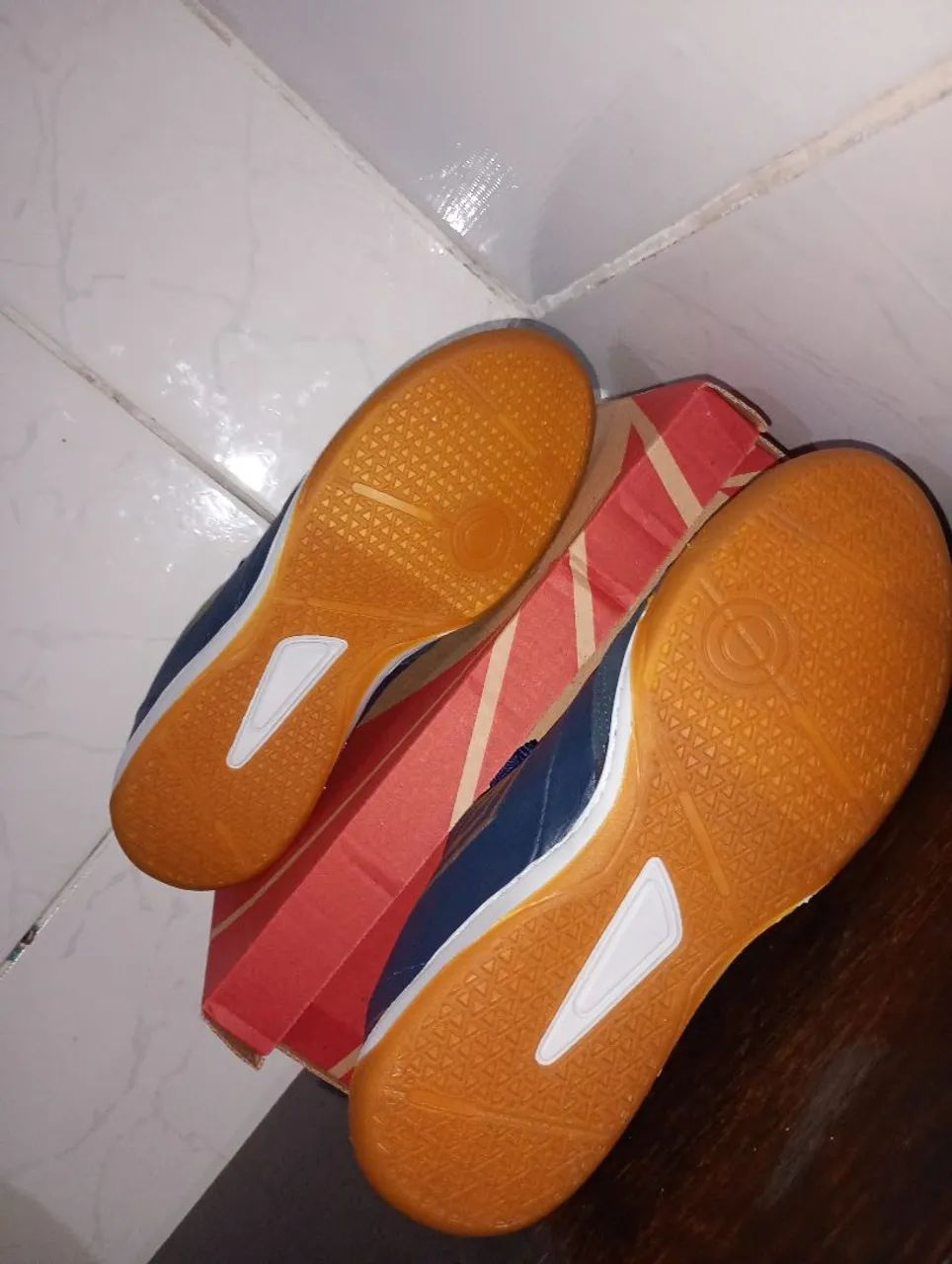 Chuteira Umbro Futsal - Azul e Dourado - Foto 3