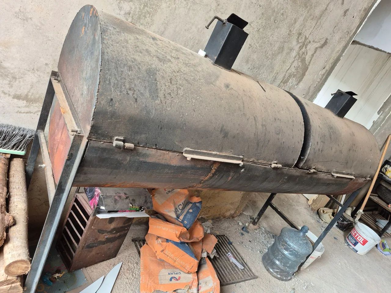 Churrasqueira/defumador