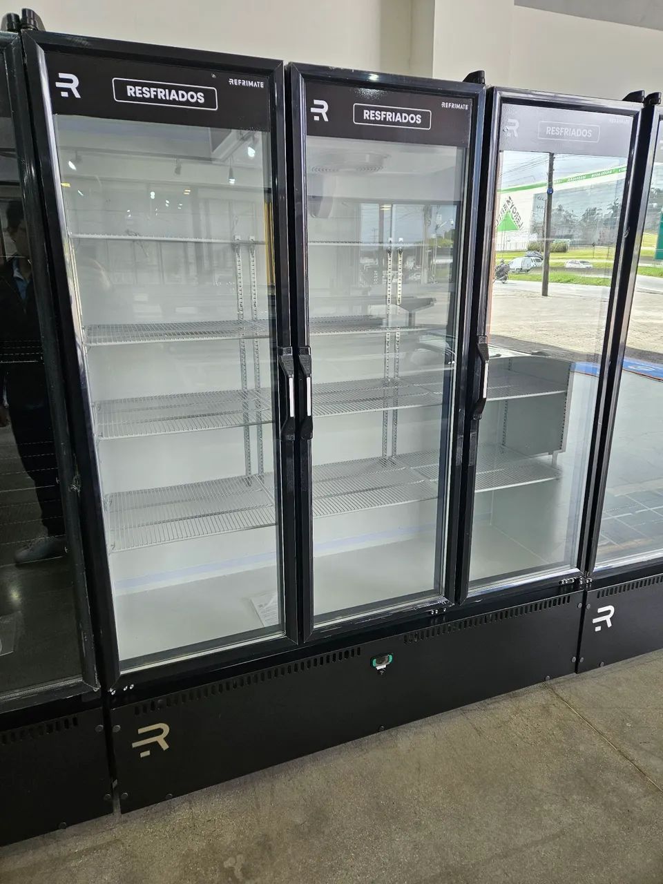 geladeira expositora 3 portas para bebidas e lacticínios - a pronta entrega 