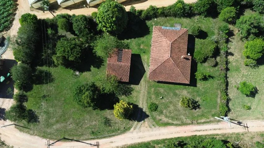 PEDRA AZUL - CHACARA COM CASA PROXIMA DA VILA