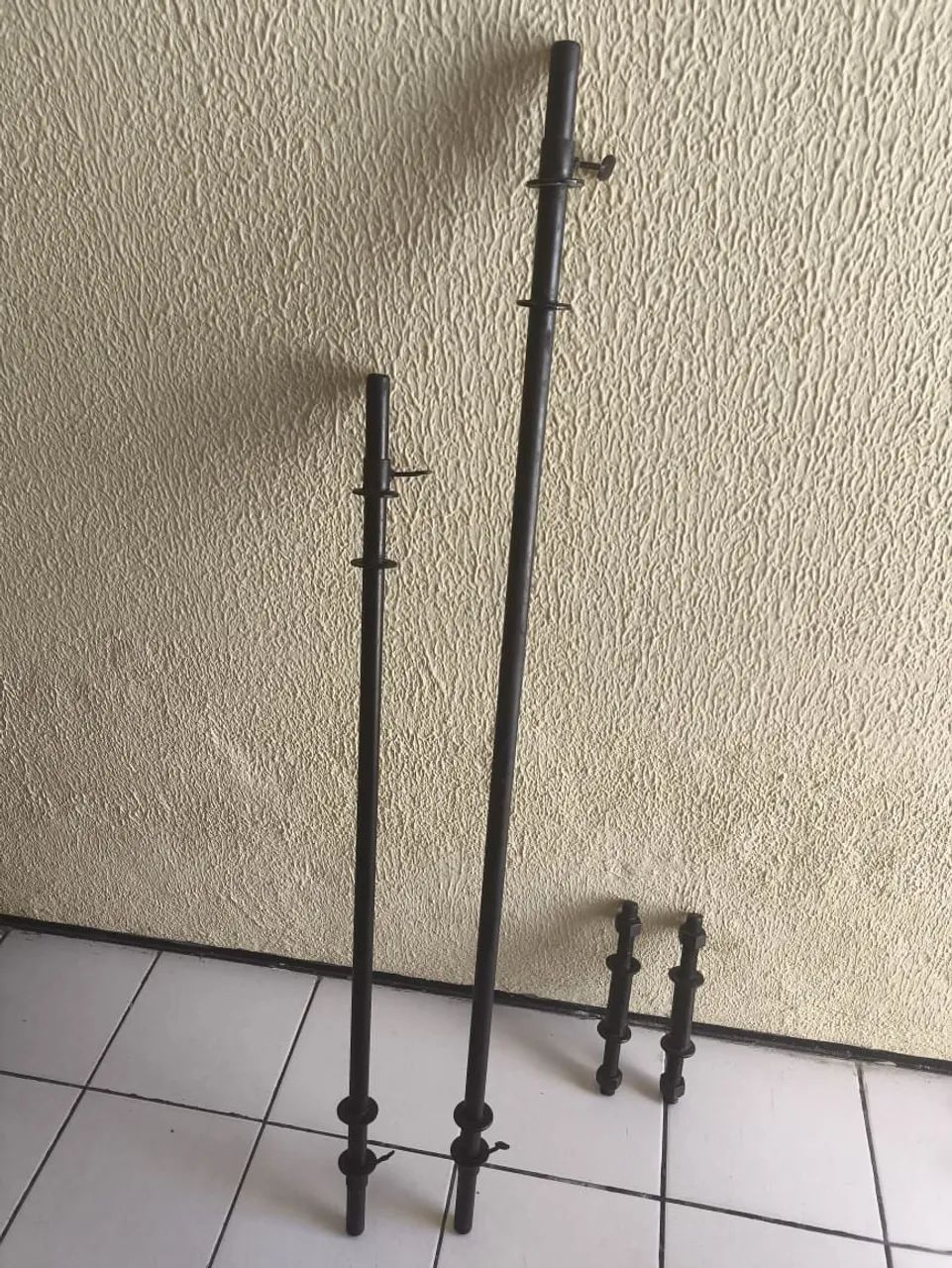 Barras , anilhas, halteres, kettlebells, suportes 