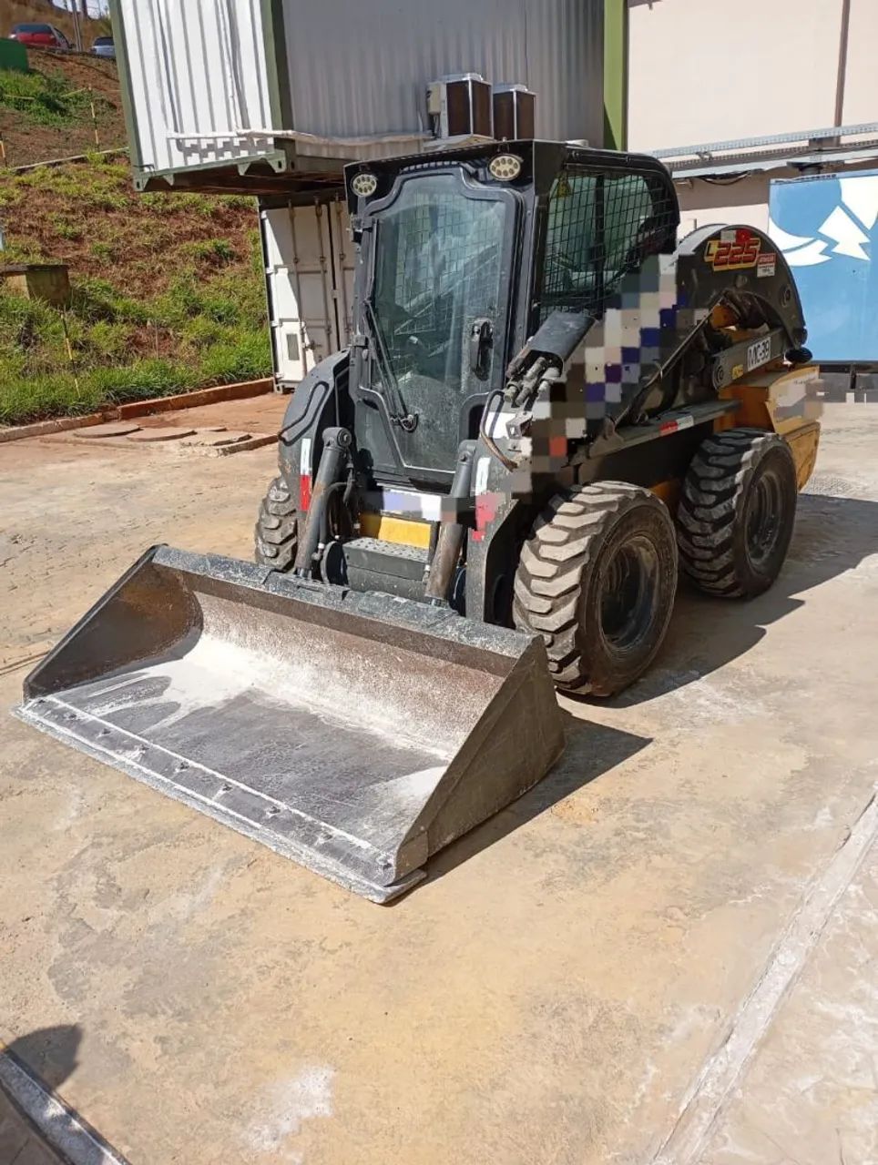 Mini Carregadeira New Holland L225 new Holland  - Foto 5