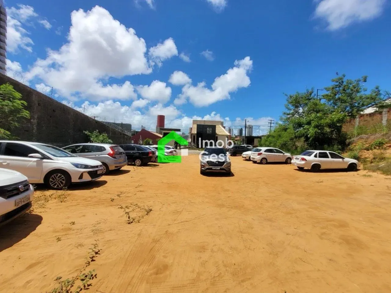 Terreno à Venda em Candelária - Natal/RN