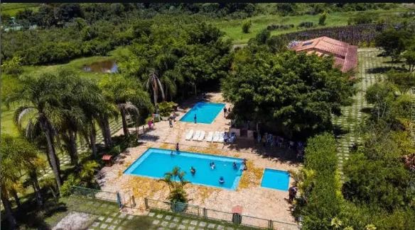 Sítio para temporada, com 70 leitos, piscina e campo de futebol em Cotia SP