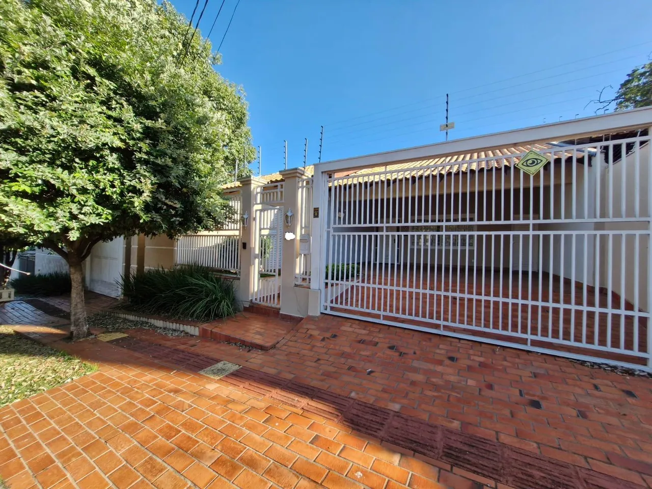 Casa térrea 3 suítes - 1 quarto - 720 m² terreno