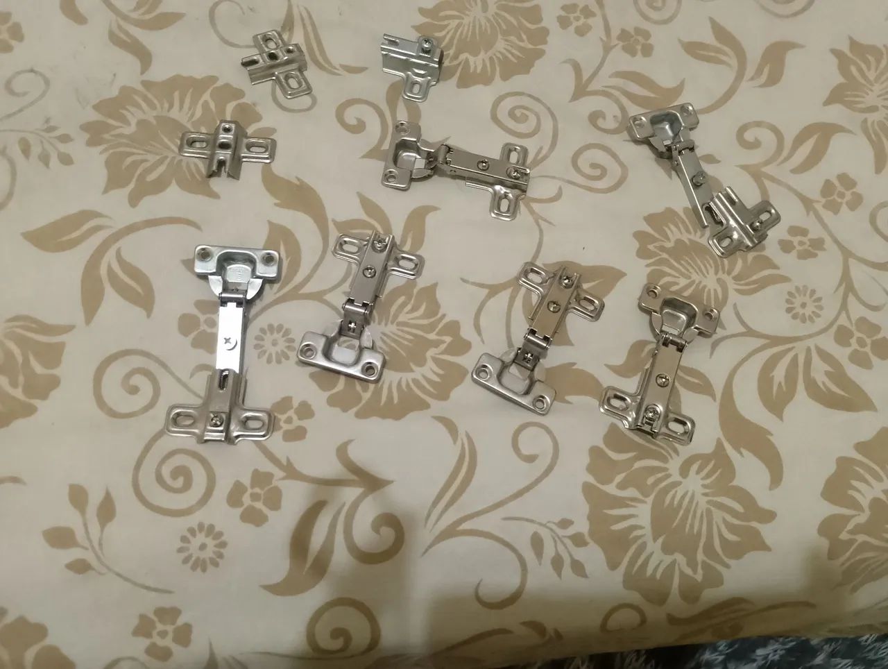 Dobradiça para armário 