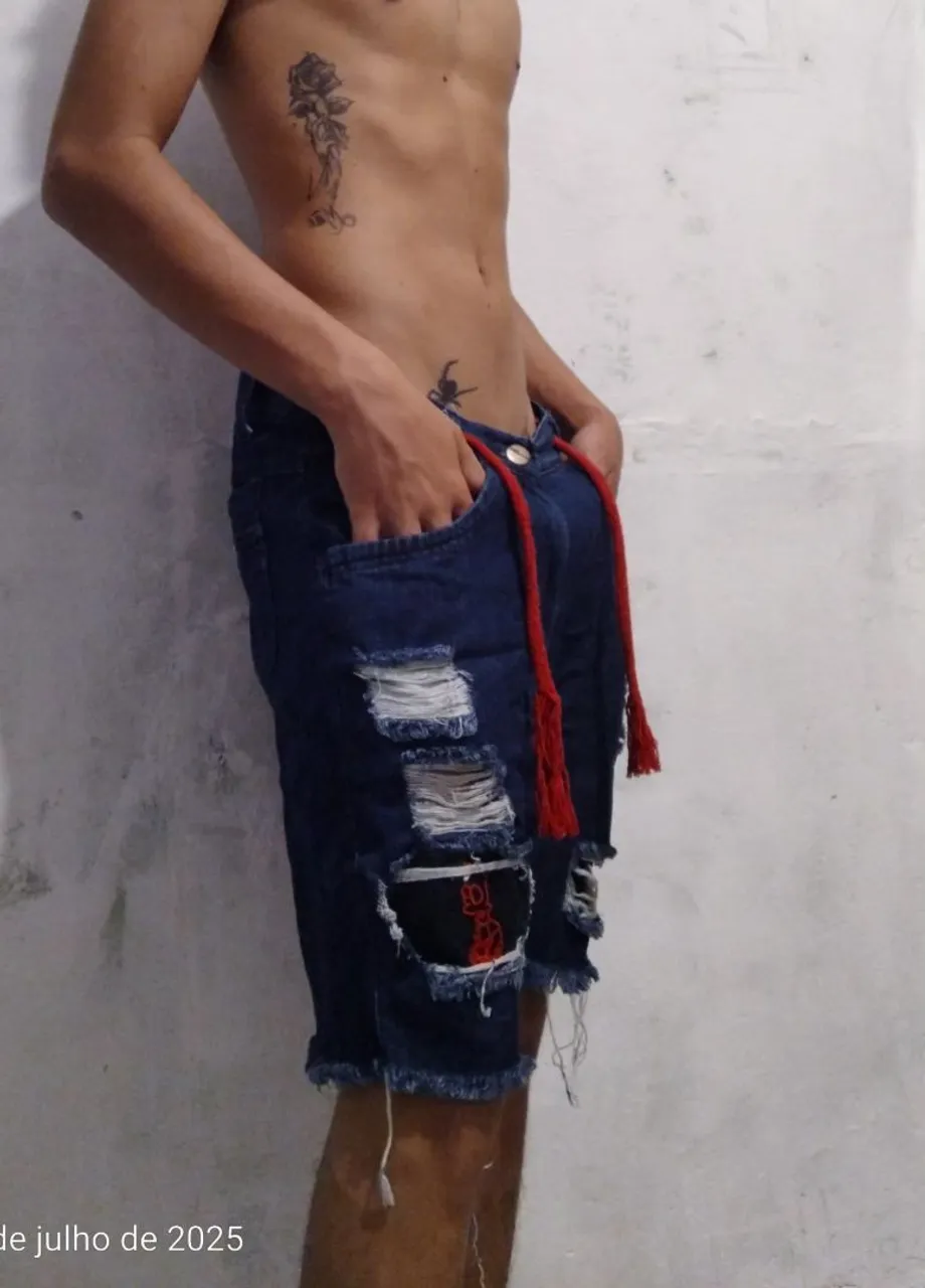Shorts Jeans Destroyed com Detalhes ( chama adm)