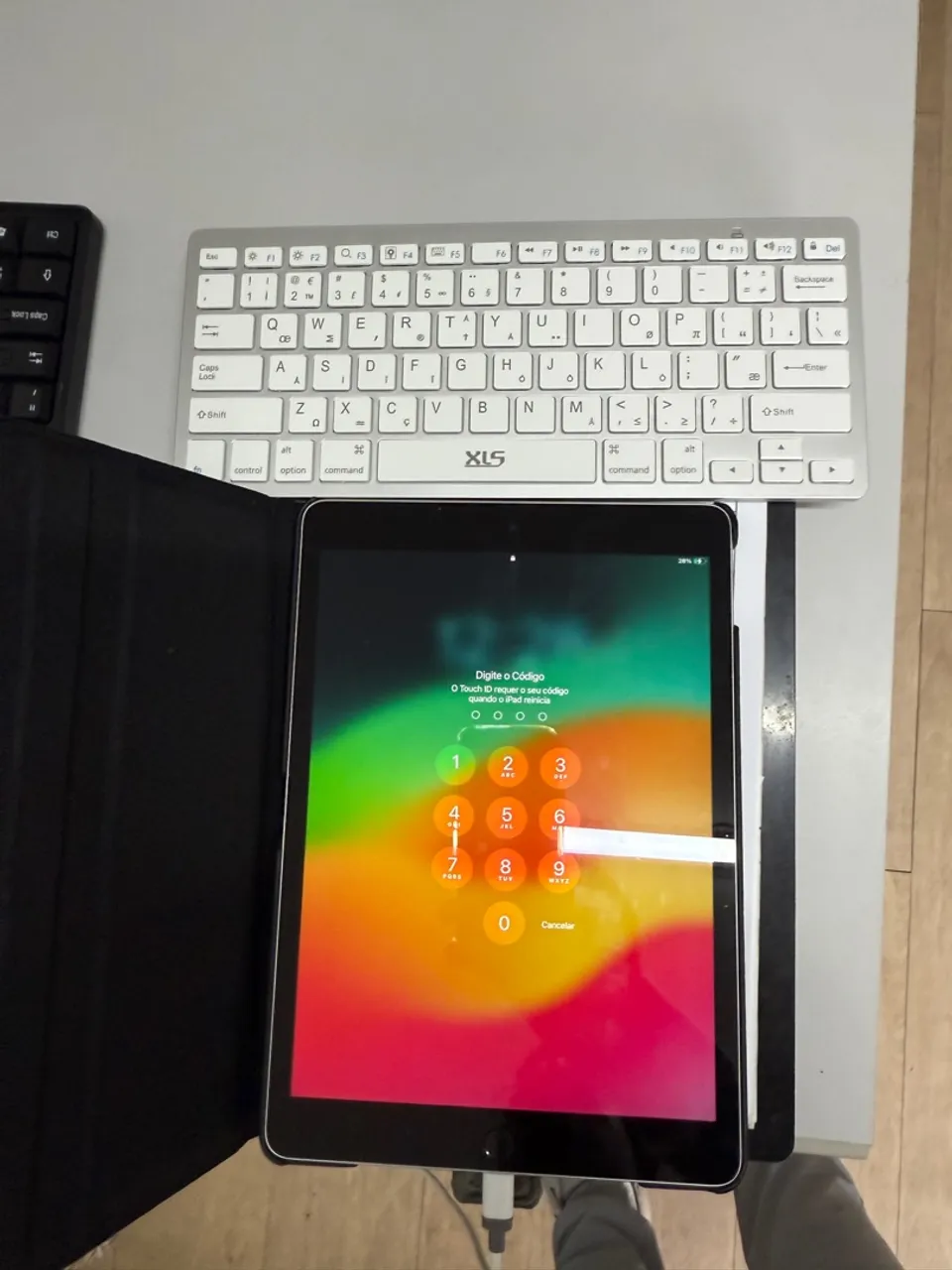 iPad Apple com teclado e capa 9geracao