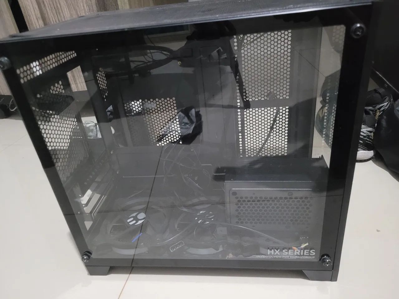 Gabinete Gamer HX 710l Series (NÃO ACOMPANHA PARAFUSOS) + 3 Ventoinhas (Fans)