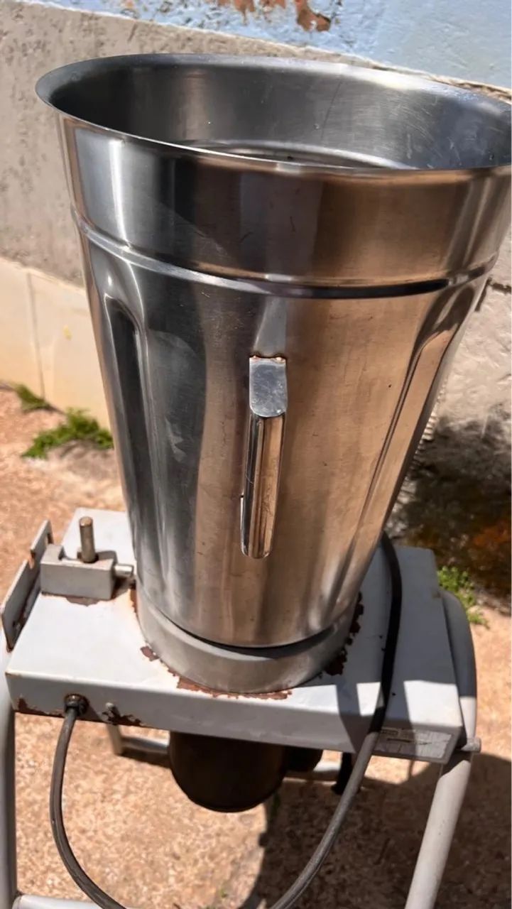Liquidificador Croydon 1,5 CV com Cavalete Inox Bivolt L|25