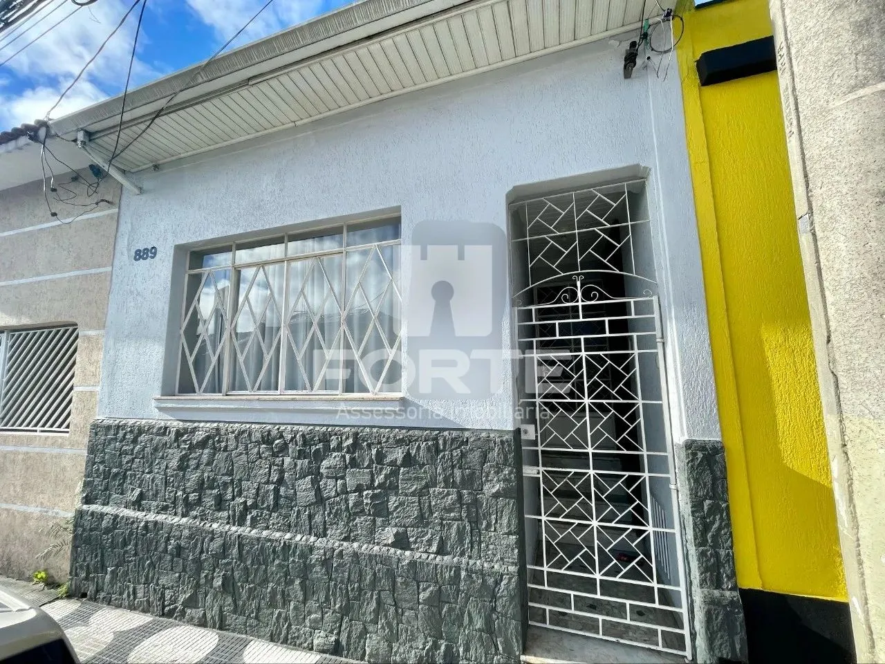 ALUGA-SE SALA COMERCIAL EM MOGI DAS CRUZES.