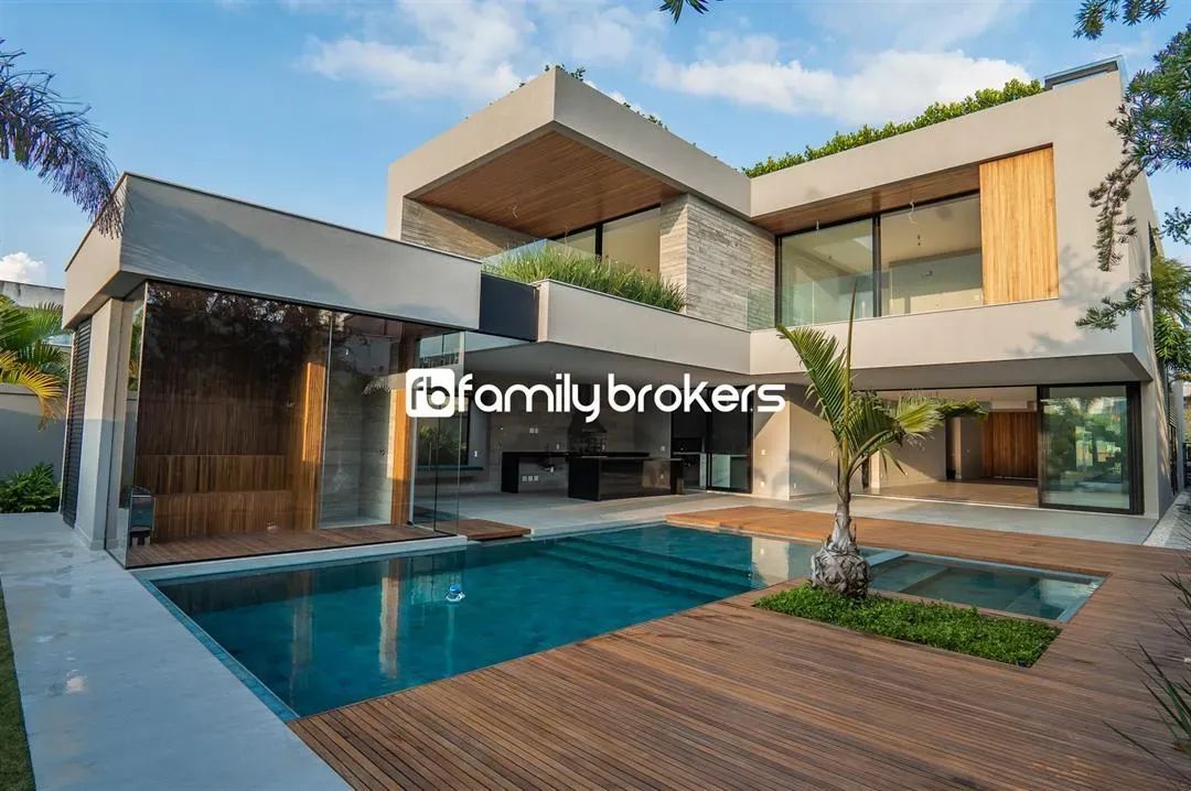 CONDOMÍNIO ALPHAVILLE: CASA TRÍPLEX DE 5 SUÍTES E 852m² À VENDA NA BARRA DA TIJUCA