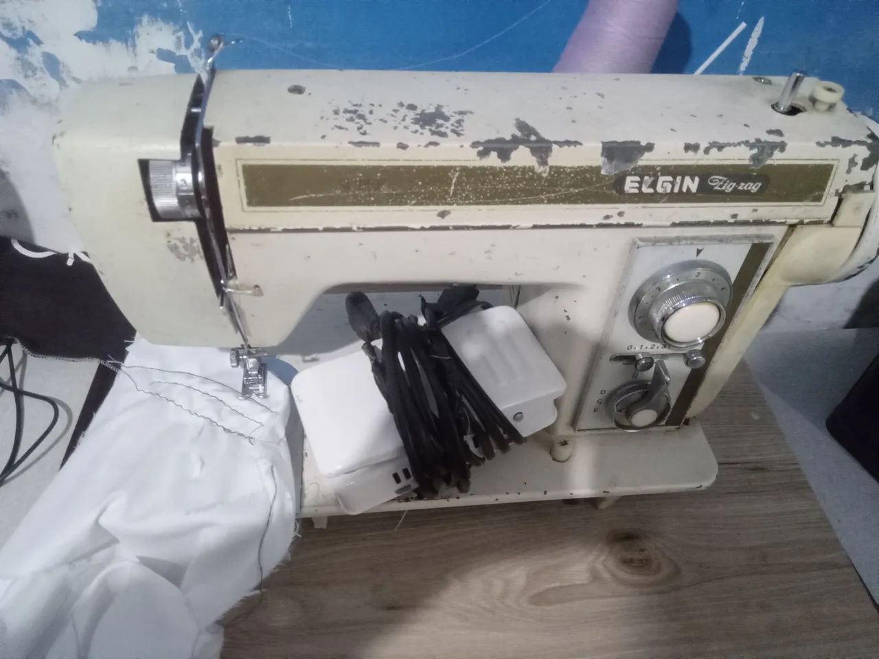 Máquina de Costura Elgin Zig Zag - Usada