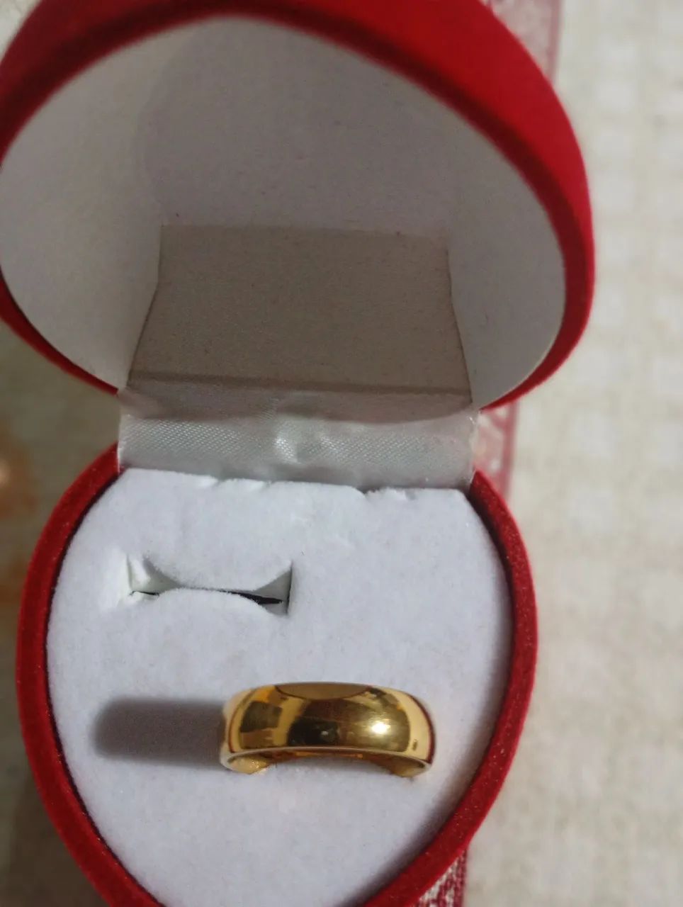 Aliança ,banhada a ouro 18 k. Na garantia, modelo, aredondada