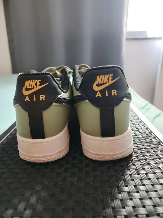 Tênis Nike Air Force 1 '07 LV8 Metallic Swoosh Pack - Oil Green - Foto 3