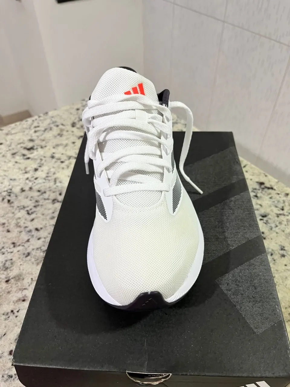 Tênis Adidas Branco - Conforto e Estilo!