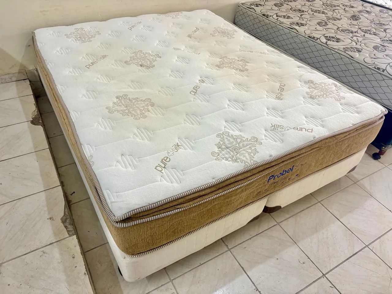 Cama box de casal Queen , cama Queen size 
