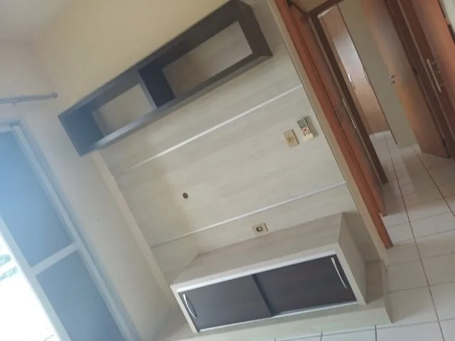 Vendo Cond. Vila das Flores c/ 2 Qts sendo 1 Suíte Modulados e Climatizado