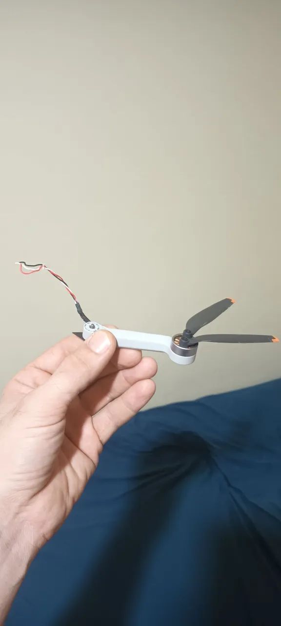 Braço com motor e hélices de drone DJI Mini 3 - Braço 4 - Foto 2