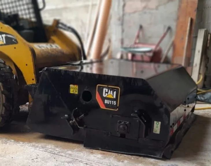 Vassoura recolhedora hidráulica Caterpillar original  - Foto 2