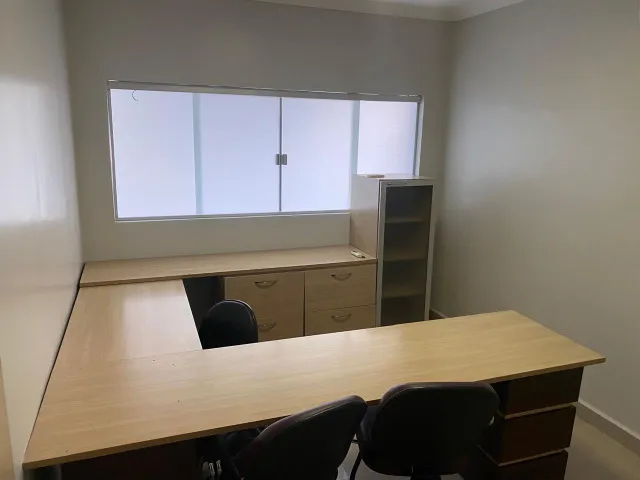 Sala em escritório no centro (incluso energia)