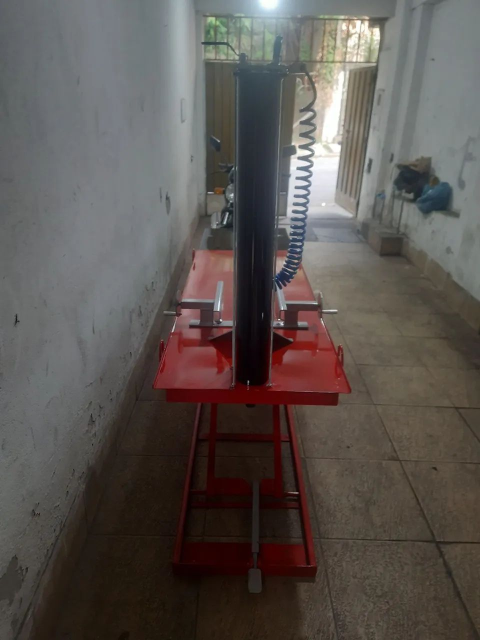 Manutenção em elevadores pneumáticos para motos - Foto 4