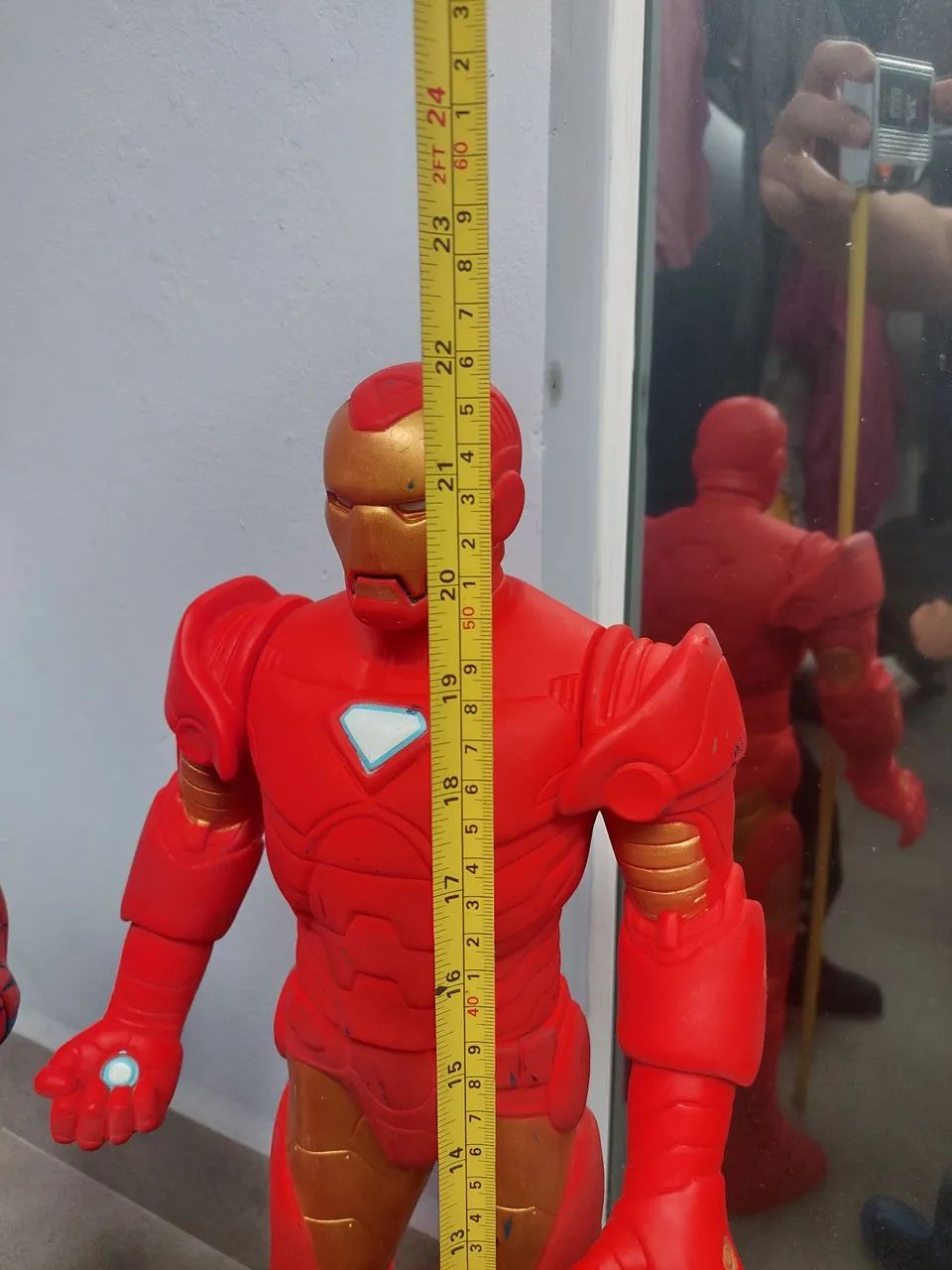 Vendo bonecos Marvel grandes em bom estado - Foto 2