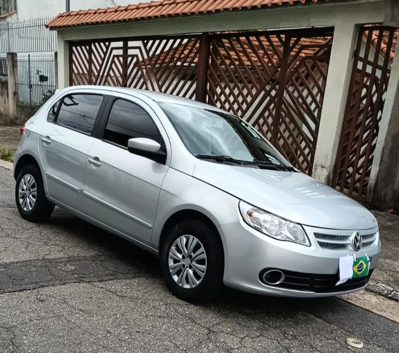 Gol 1.0 G5 completo Prata 
