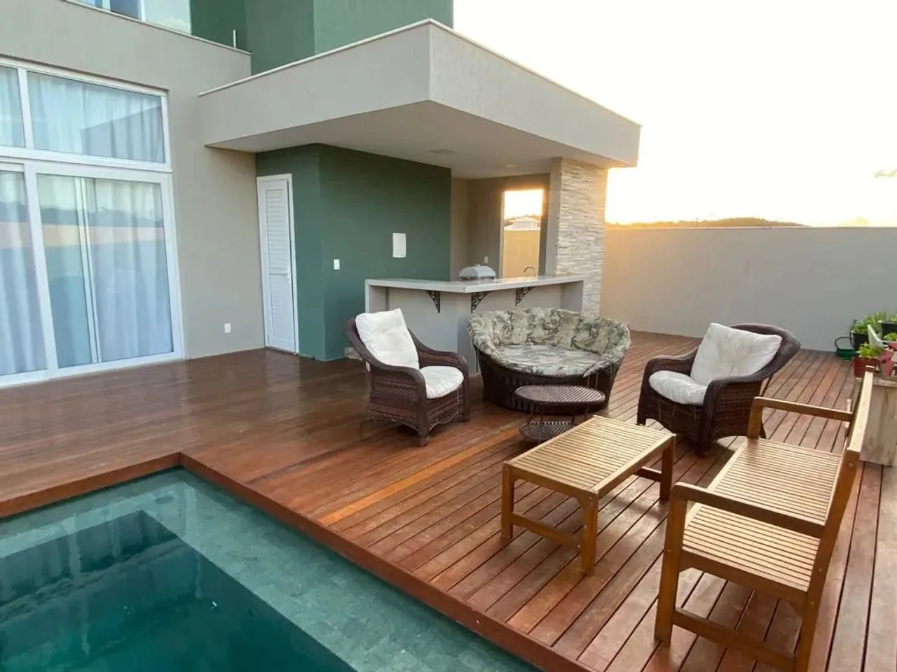 Casa para Venda em Rio das Ostras, Alphaville, 5 dormitórios, 5 suítes, 6 banheiros, 4 vag