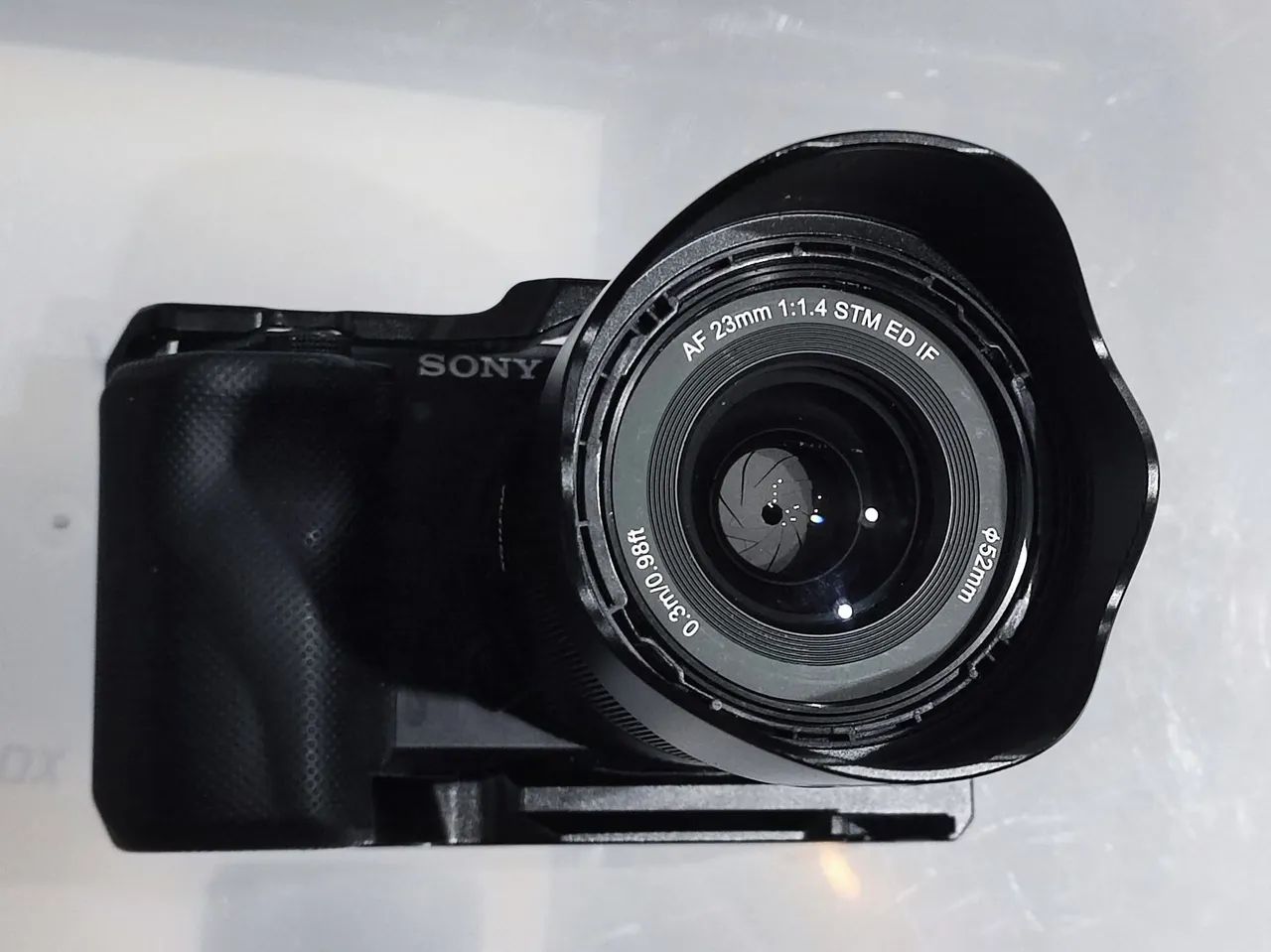 Sony zve 10 cage + lente 23mm 1.4 estado de nova !