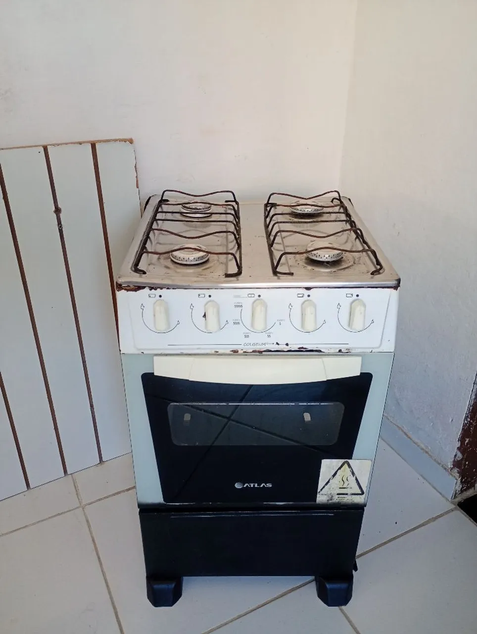Fogão de 4 bocas usado funcionando perfeitamente ( leia a descrição) ?
