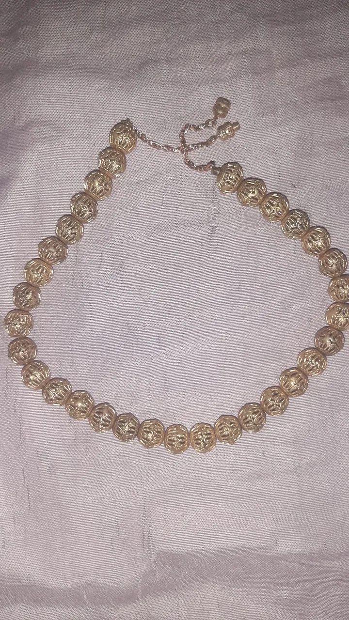 Colar de contas banhado a ouro