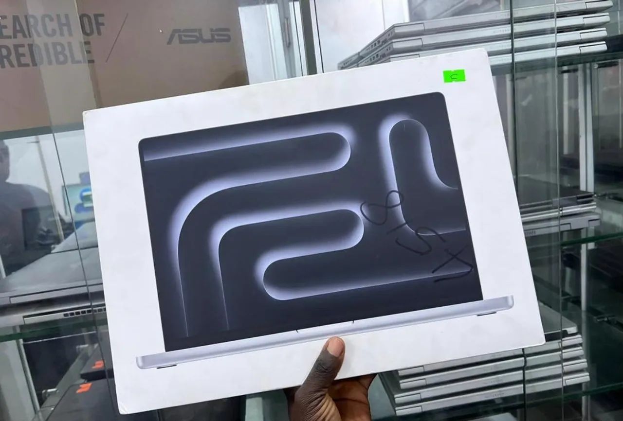 MacBook Pro M3 Pro 1 Terabyte de SSD 18RAM 14.2? - Design e Desempenho Excepcionais!