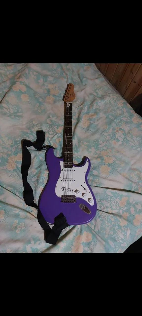Guitarra Elétrica Roxa