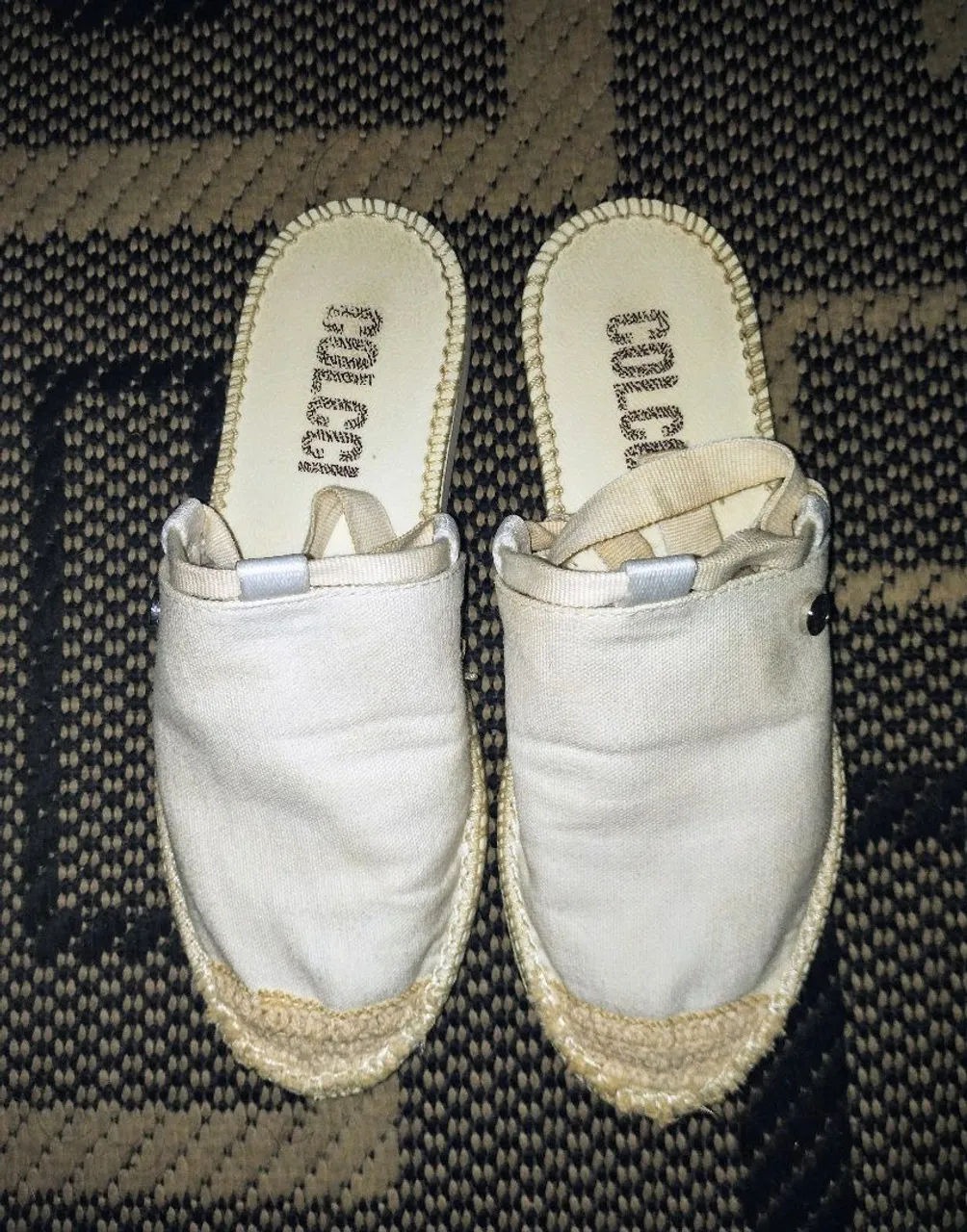 Sapatilha/Mule com amarração Colcci n.35