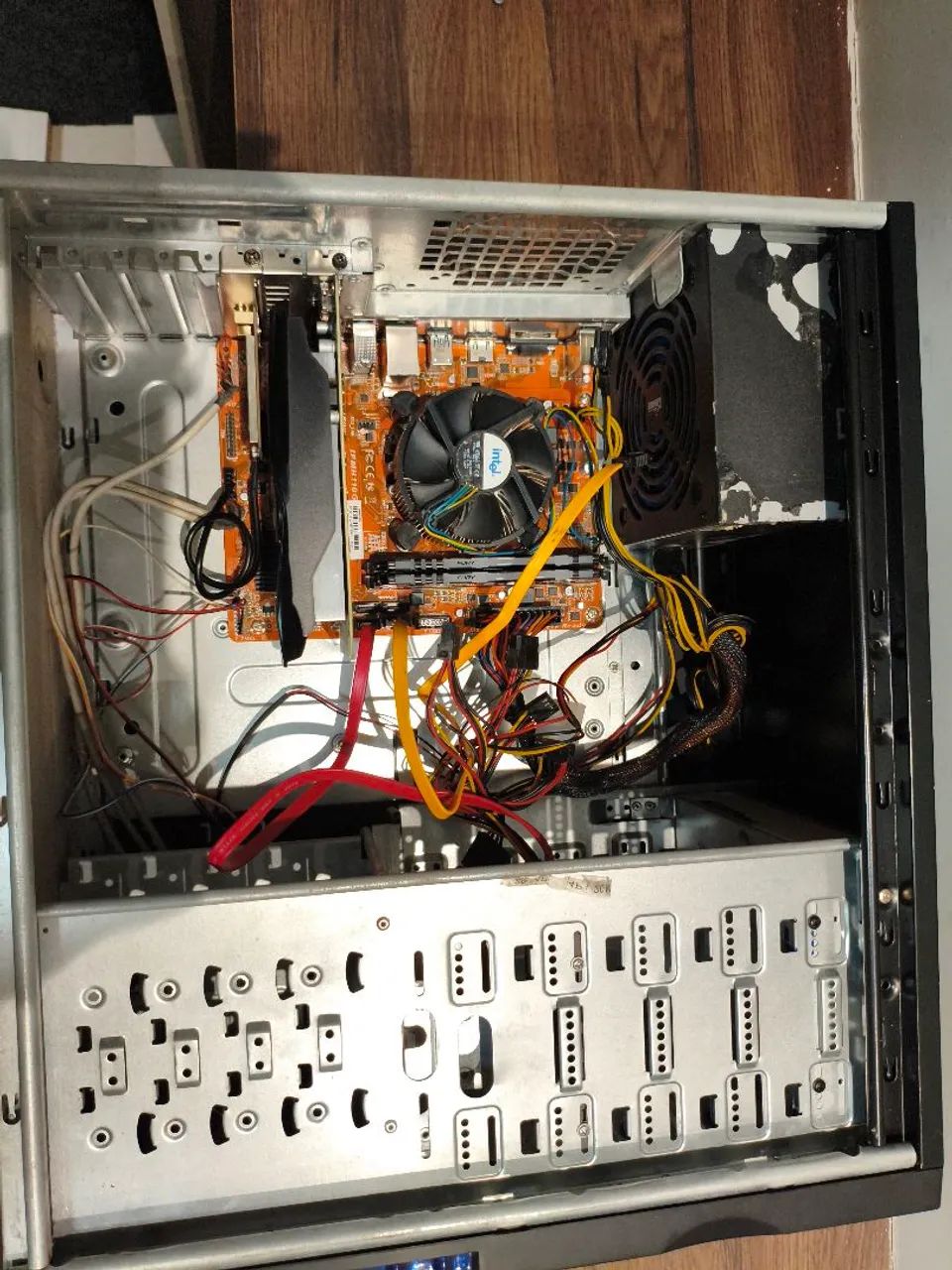 Cpu completo g4560 16gb ddr4 RGB 1050ti 4gb SSD 120gb 