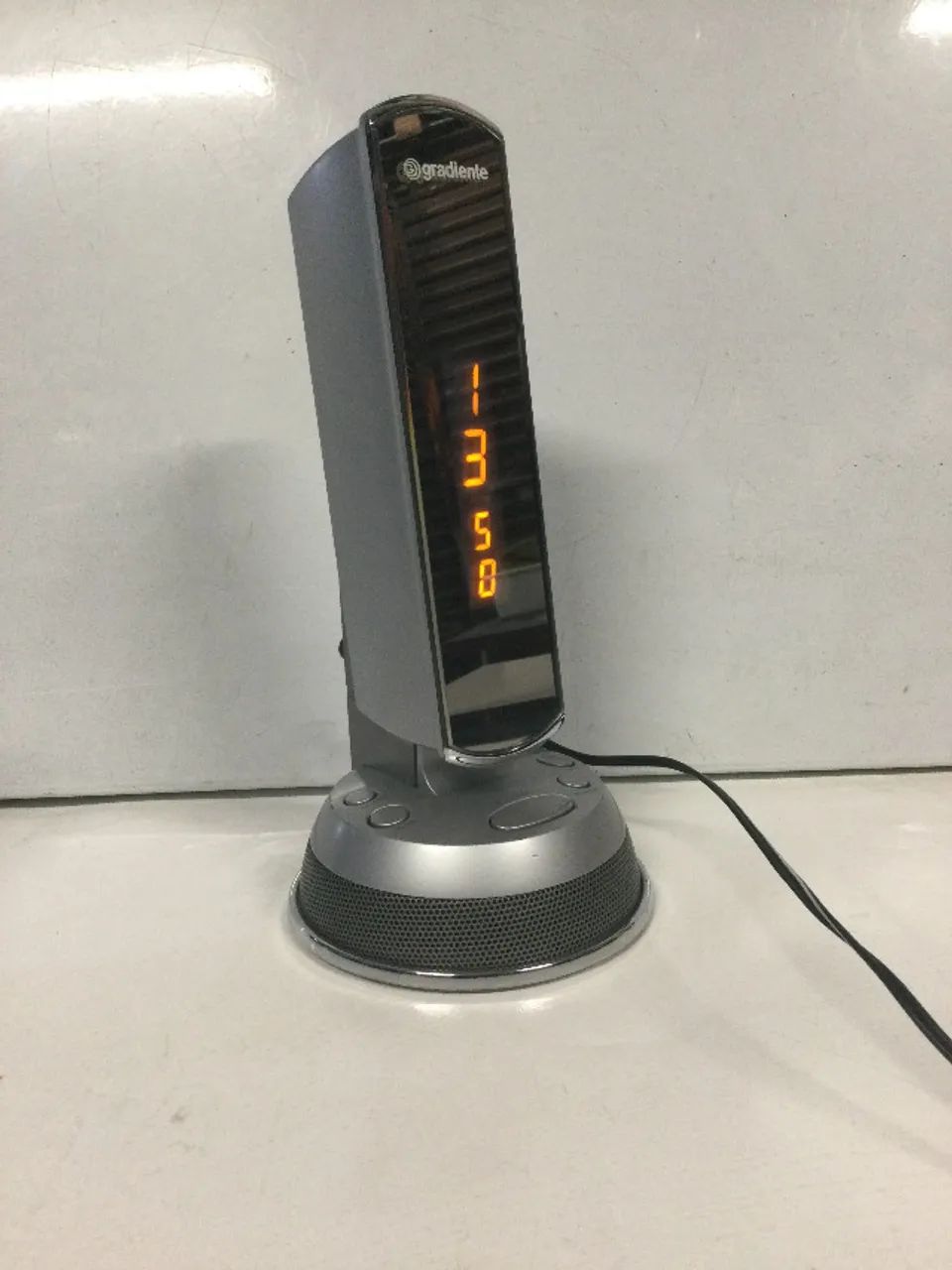radio relogio antigo gradiente