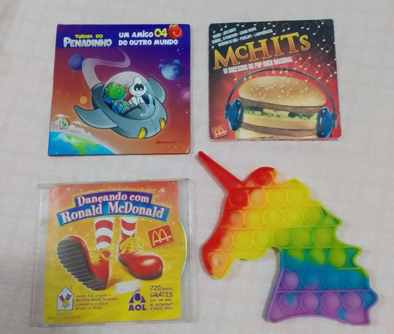 Brinquedos de personagens variados.  - Foto 4