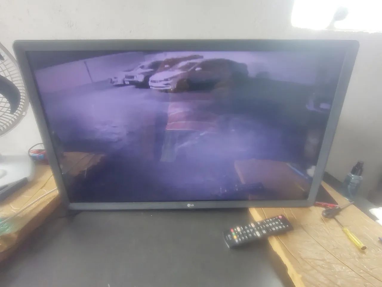 Vende-se uma smartv da LG 32 polegadas com controle original  - Foto 4