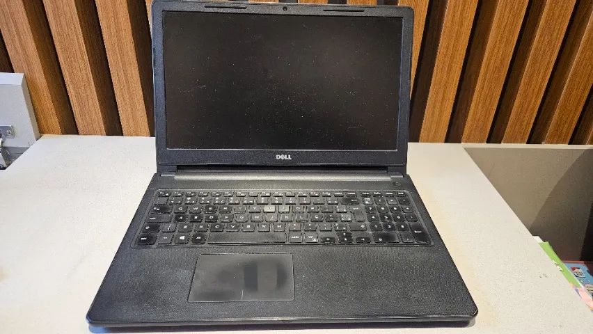 Notebook Dell 3576 - 480gb ssd e 2Gb placa de video dedicada AMD Radeon 520