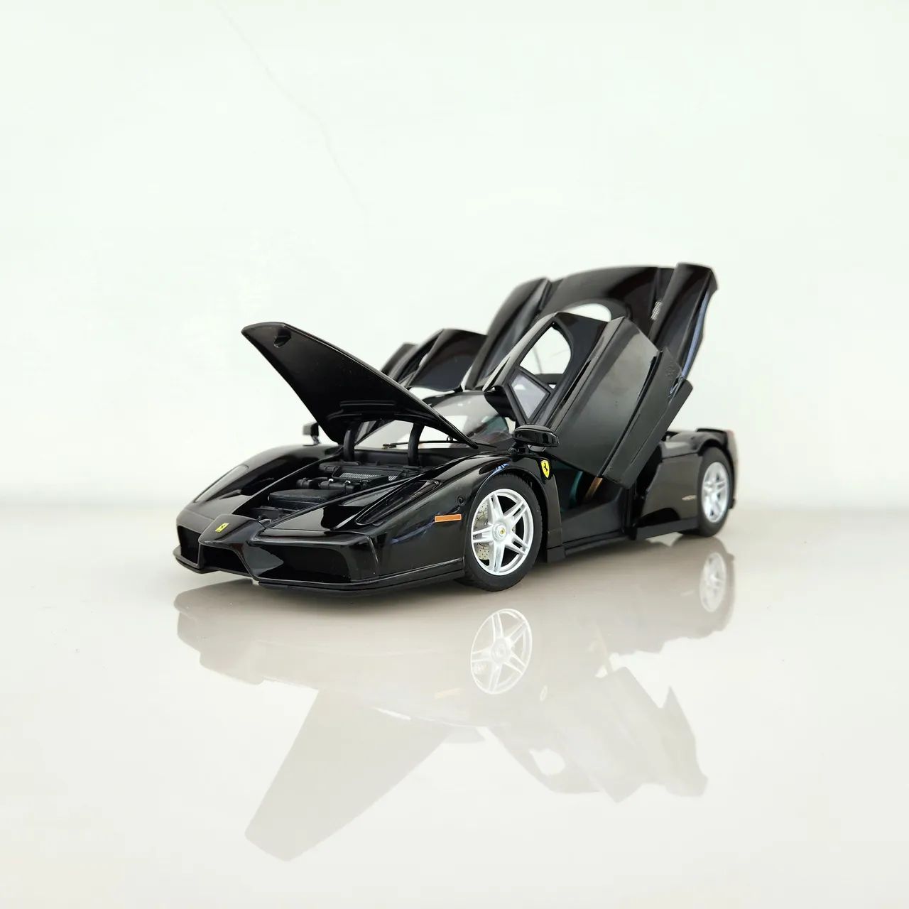 Ferrari Enzo 1:18 Hot Wheels Elite Jamiroquai Edition (#0374/5000
