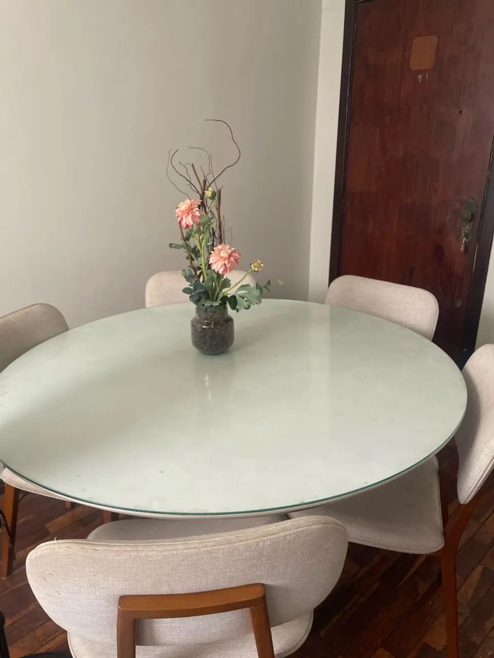 Mesa com 6 cadeiras 